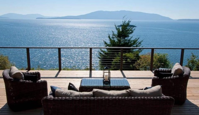 Waterfront Panoramic View Of San Juans And Huge Gourmet Kitchen