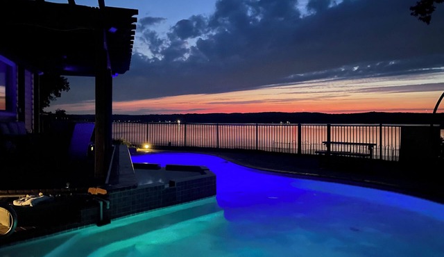 Waterfront: Panoramic Water Views/Pickleball/Hot Tub/Pool/Sleeps 16