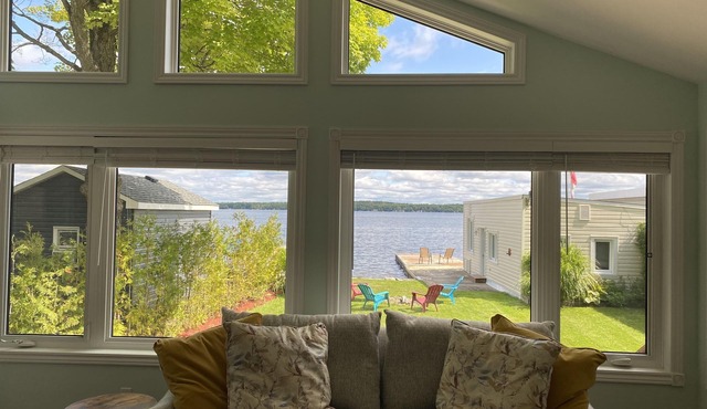Waterfront Paradise on the lake!