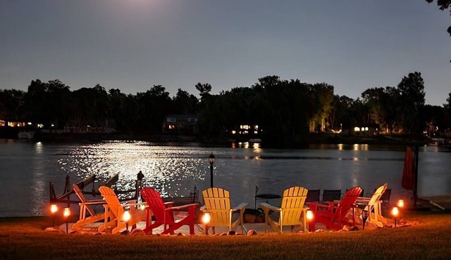 Waterfront Paradise Retreat: 35 minutes to ND and SBN airport!