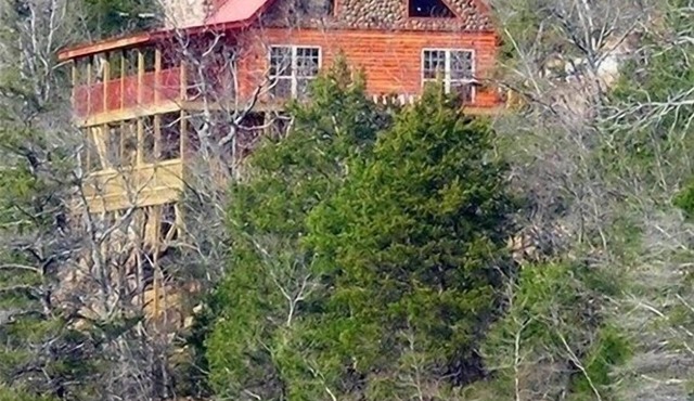 Waterfront Paradise, Log Cabin on Beaver Lake minutes from Eureka Springs!
