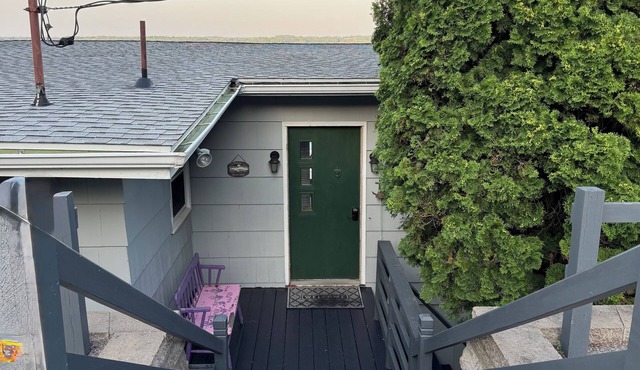 Waterfront Paradise with NEW Jacuzzi Spa!