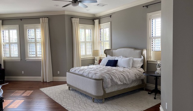 Waterfront Paradise w/pool and hot tub 5 minutes to the beach