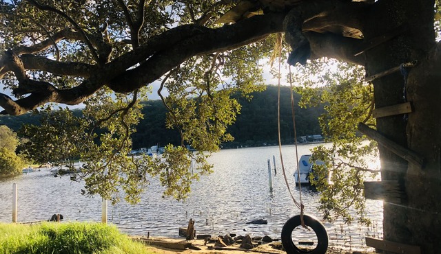 WATERFRONT PATONGA.n3 Beds Modern.nComfortable, clean, well appointed.