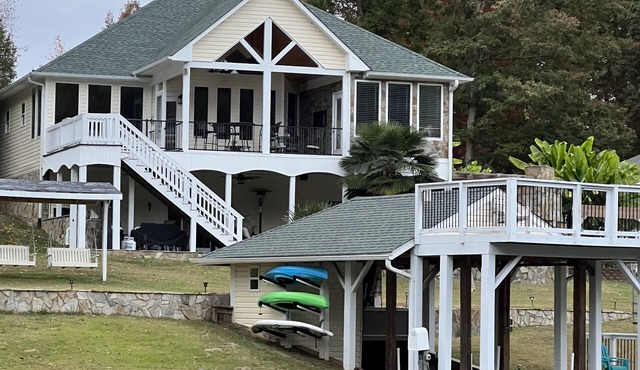 WATERFRONT/PEA HILL CREEK, BOATHOUSE, LINENS, RECENT REMODEL, OUTDOOR FIREPLACE