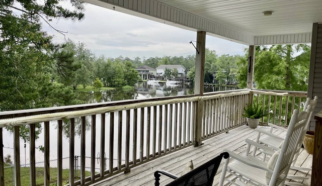 Waterfront Peaceful Sunsets at fully equipped 2BR house