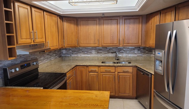 WATERFRONT PENTHOUSE 1BD/1BA Sunset Suite 5 MIN to DOWNTOWN LIVE MUSIC & BEACHES