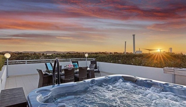 Waterfront Penthouse with heated jacuzzi and private rooftop terrace