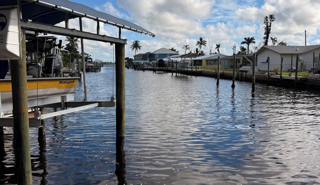 Waterfront, Pet Friendly, 2 Master BR Home in Charming Matlacha