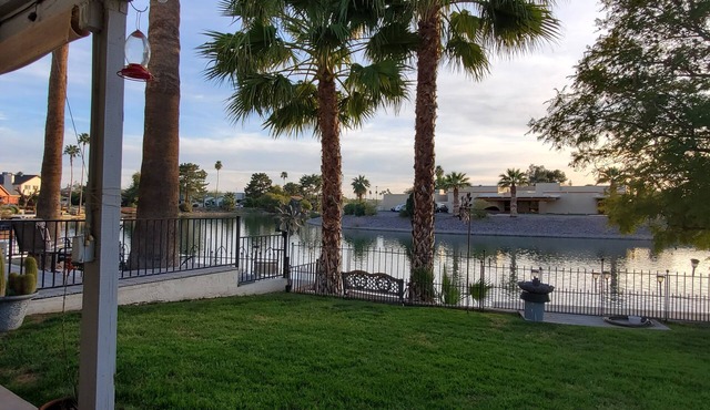 Waterfront - Pet Friendly Home - ON The Lake - Multi-month options