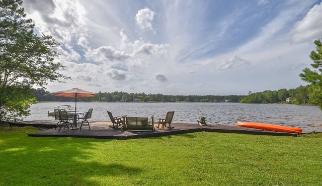 WATERFRONT & PET FRIENDLY! Beautiful Lakefront Home Near Golf and Fort Bragg