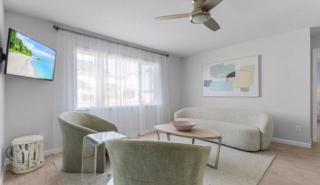 WATERFRONT, POOL, BOAT LIFT, WALKING DISTANCE TO RESTAURANTS, 2 BED/2 BATH