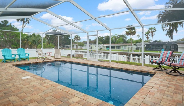 Waterfront Pool & Dock, Minutes to Springs & Gulf