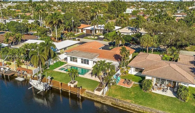 Waterfront Pool House! Hot Tub! Sleeps 8!