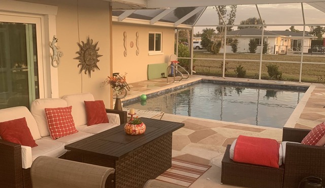 Waterfront Pool home very close to golf and beaches