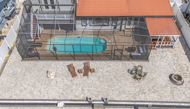 Waterfront Pool Home 7 Min Airport Weekly & Monthly Stays Sleeps 8+