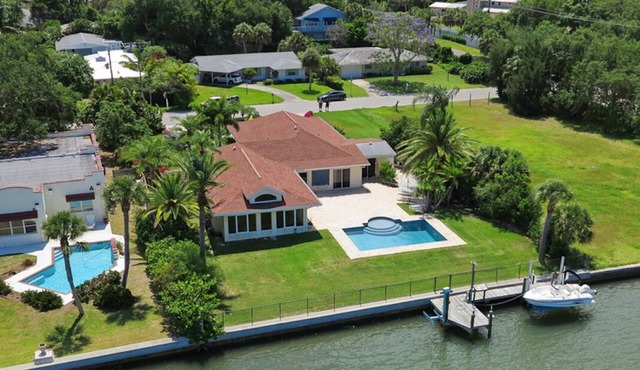 Waterfront Pool Home - Amazing Sunsets Included