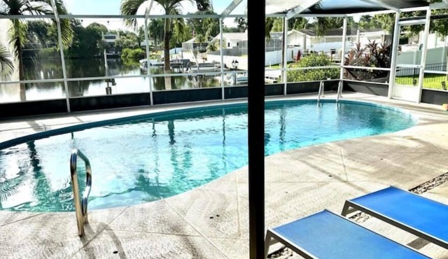 Waterfront Pool Home - 12PPL 4BR