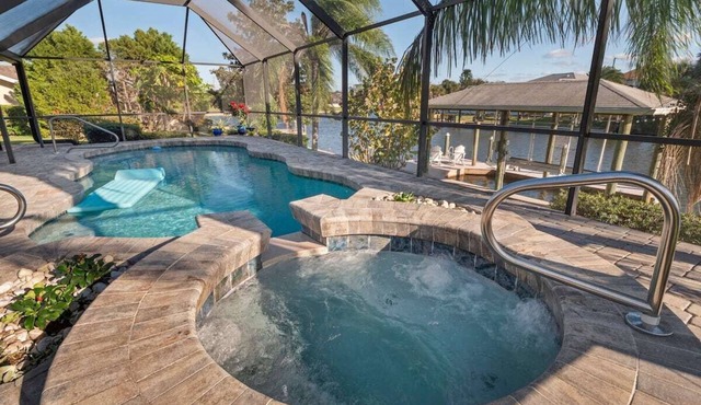 Waterfront/Pool/Hot Tub/Dock/Game Room - Close to Beach