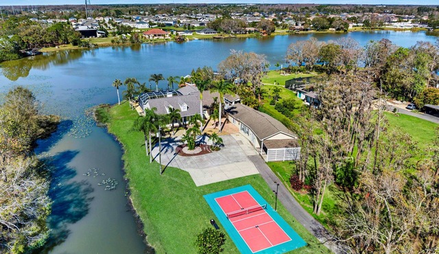 Waterfront * Pool * Pickleball * Basket *Sleeps 18