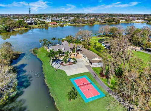 Waterfront Pool Pickleball Basket Sleeps 18