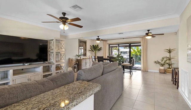 Waterfront, Pool + South Florida Vibes - Perfect!