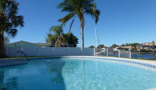 Waterfront,Pool,220' Boat Dock, Golf, Fishing, Boat Rental, 2K/2T/2/B Beaches
