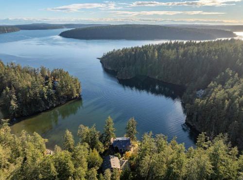 Waterfront Privacy, Hot Tub, Mooring, Gated Estate