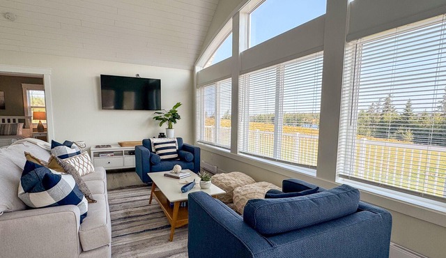 Waterfront, Private, AC, and Close to Cavendish
