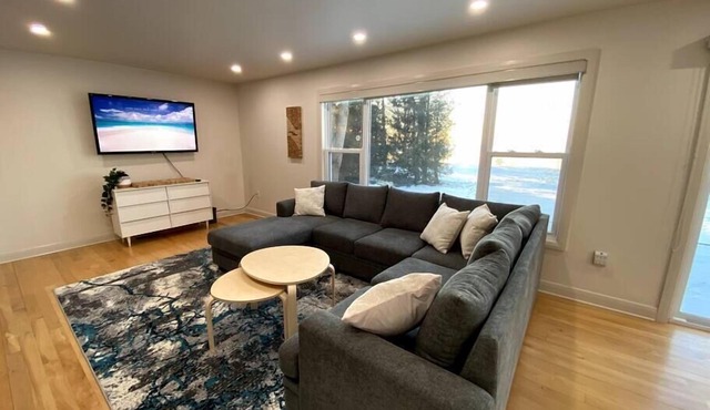 Waterfront /Private Beach w/Hot Tub by Grand Bend