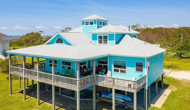 Waterfront, Private Beach, Family Gatherings, 5 Bedrooms, and beautiful Sunsets!