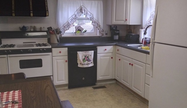 Waterfront . Private community. All Season for Hunting, Fishing and Kayaking.