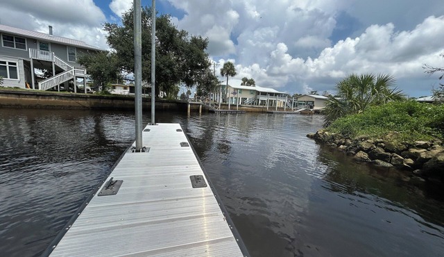 Waterfront, Private dock for 4 boats, Sleeps 13+, Fire Pit, Movie Projector.