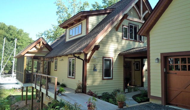 Waterfront private In-law apartment, 10 minutes from Downtown Annapolis.