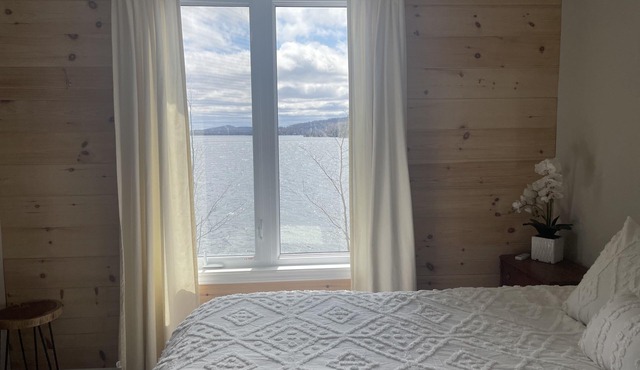 Waterfront private new cottage in Papineau Lake