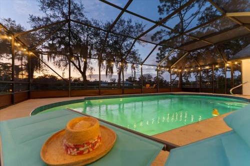 Waterfront - Private Pool - Pet Friendly