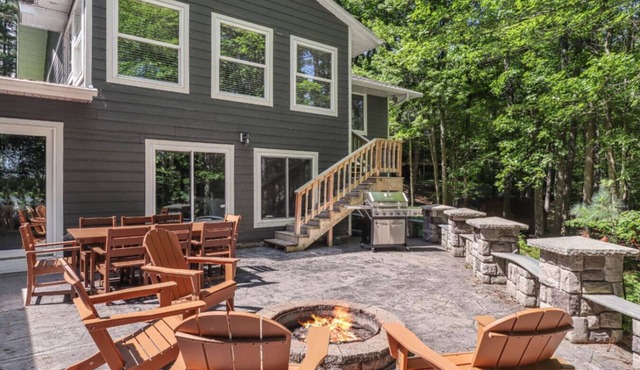 Waterfront! Private dock! Water toys! Sleeps 16!