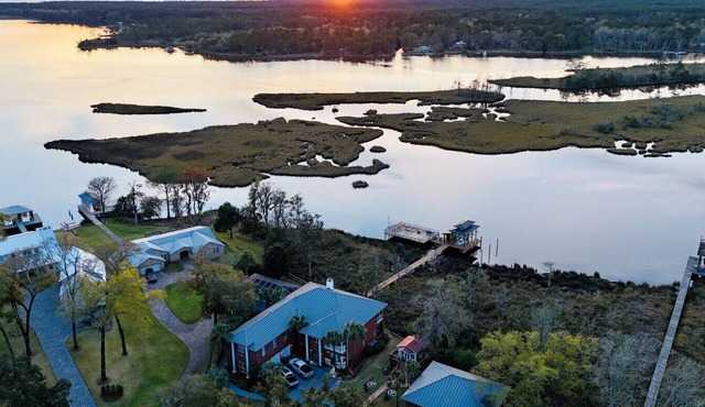 Waterfront Property w/Pool & Dock