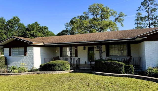 Waterfront property with kayaks and boat slip! Ideal for relaxing or exploring!