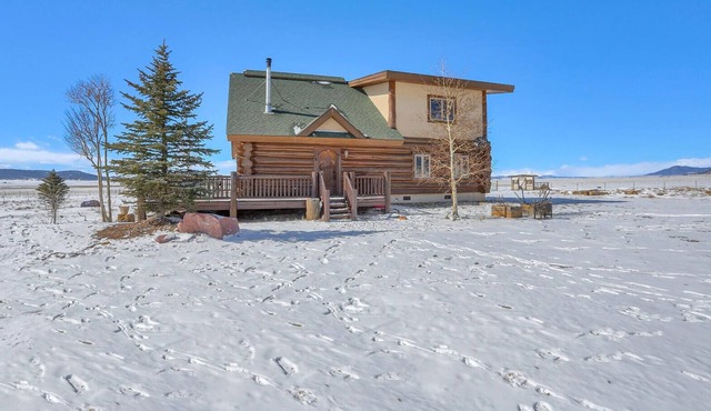 Waterfront Ranch Cabin w/Jacuzzi & Mountain Views