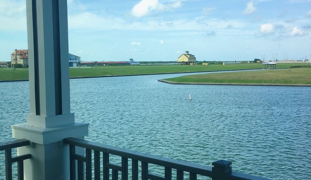 Waterfront Relaxation: Amazing Views, Fishing Off Back Porch! Bolivar Peninsula