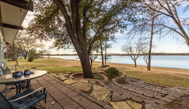 WaterFront Rentals Lake Lewisville- Lake Houses near each other