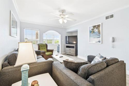 Waterfront Resort-Style Condo 3 Min to Beach!