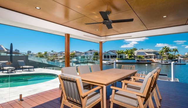 Waterfront Resort Style Retreat Runaway Bay