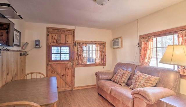 Waterfront Resort Cabin on Twin Lakes!