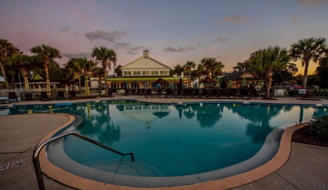 Waterfront Resort | Pools, Dining & Adventure on Crystal River