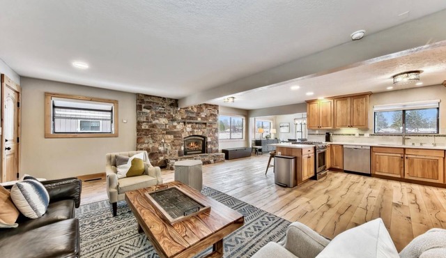 Waterfront Retreat - Keys, Dog Friendly, Hot Tub