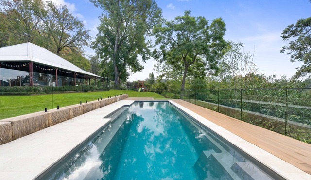 Waterfront Retreat - Kayaks, Heated Pool, Firepit and so much more!