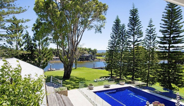 Waterfront Retreat, Broadbeach Waters