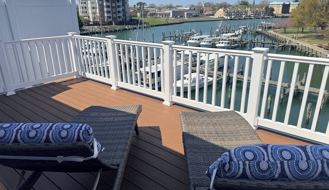 Waterfront Retreat: EV Charging, Fitness Studio, Walk to Downtown, Sleeps 8